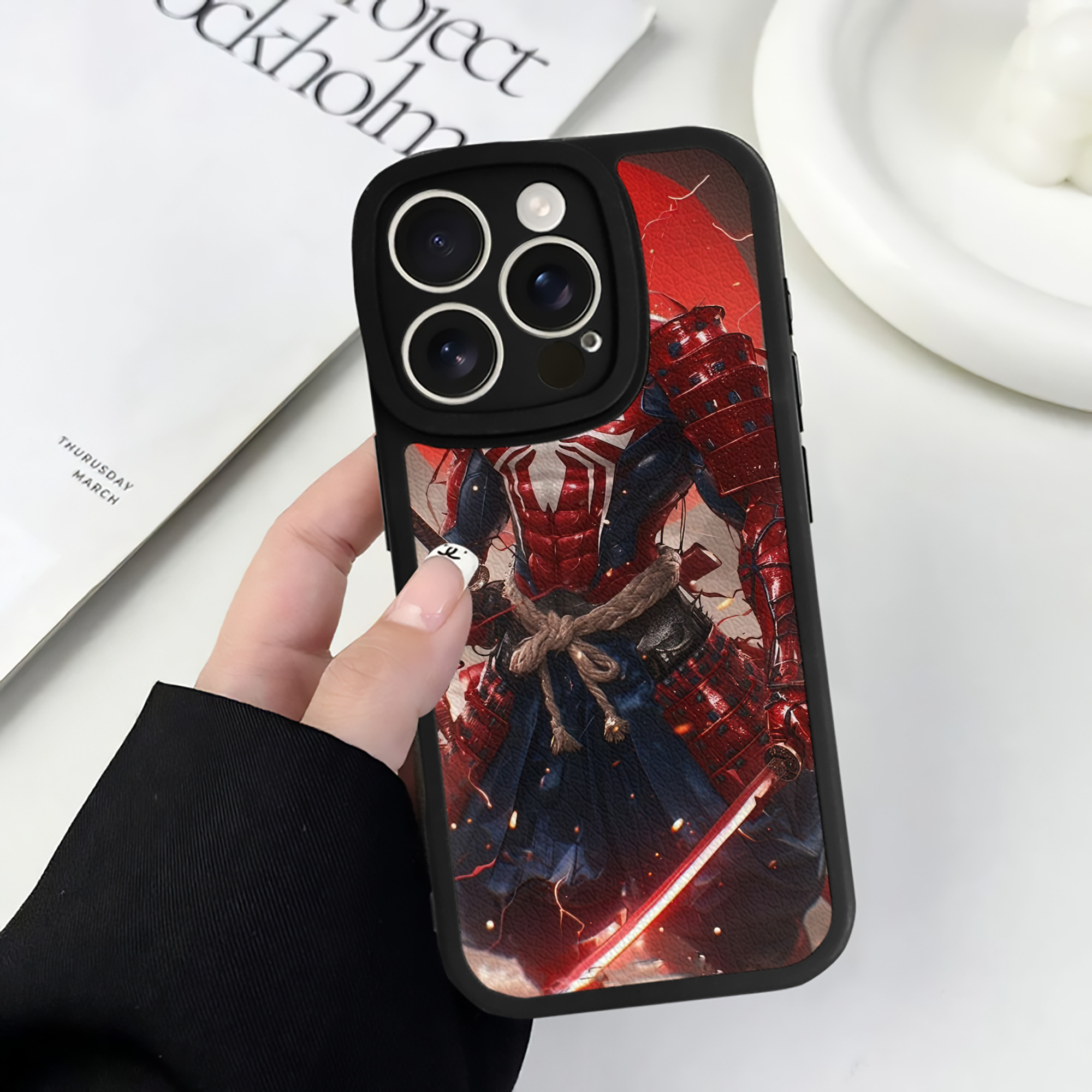 （画像用） Spider Man スパイダーマン 【iPhone 16シリーズ対応】シリコンスマホケース（レザー調） 材質：シリコン